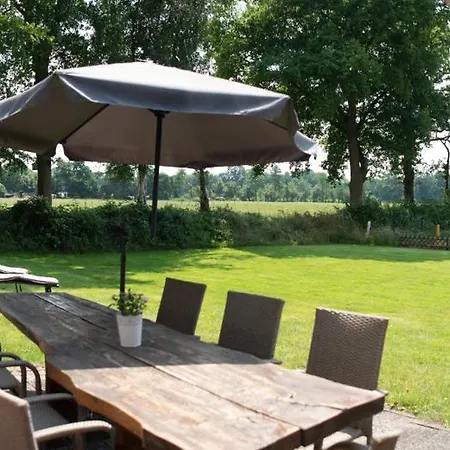 בית נופש Ferienhuus 35 *